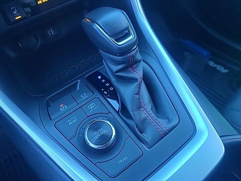 Used 2023 Toyota RAV4 SE image 20