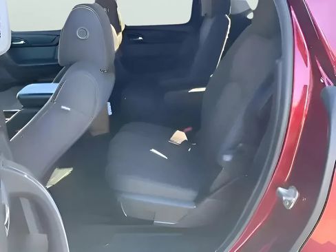 Used 2016 GMC Acadia SLE image 1