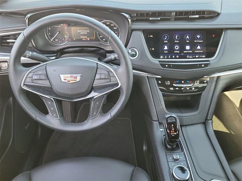Used 2025 Cadillac XT5 Premium Luxury image 11