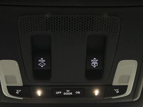 Used 2025 Honda Pilot TrailSport image 40