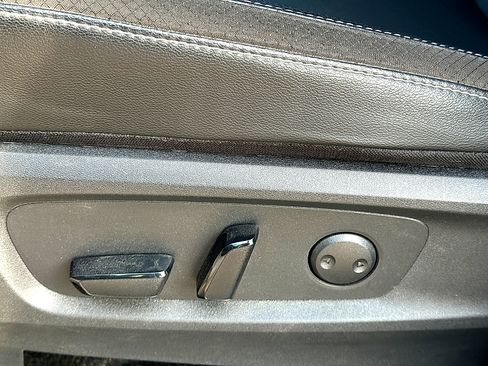 Used 2025 Nissan Pathfinder SL w/ SL Premium Package FWD image 8