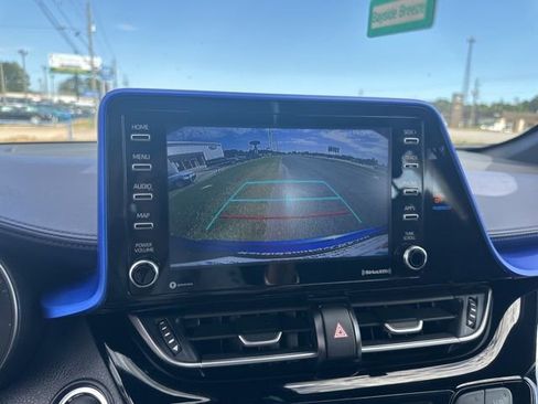 Used 2022 Toyota C-HR XLE FWD image 16
