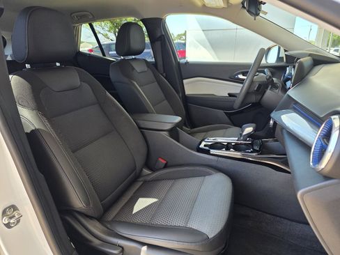 Used 2024 Chevrolet Trax LT image 15