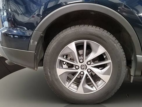 Used 2018 Toyota RAV4 XLE AWD/4WD image 34