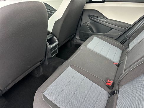 Used 2025 Volkswagen Taos S image 11