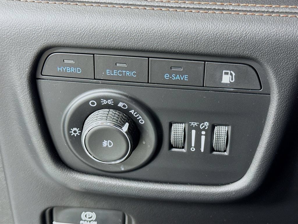 Used 2022 Jeep Grand Cherokee Summit AWD/4WD image 18