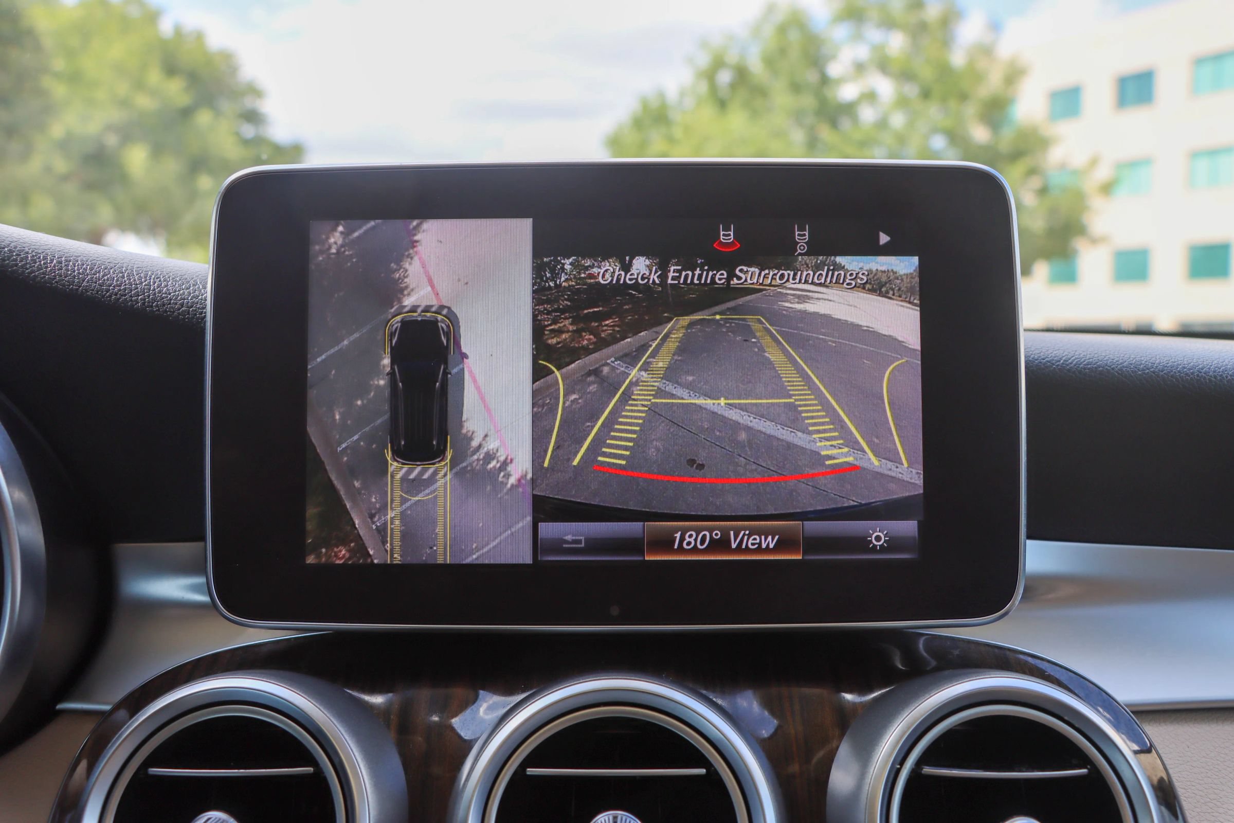 Used 2018 Mercedes-Benz GLC 300 4MATIC w/ Multimedia Package image 39