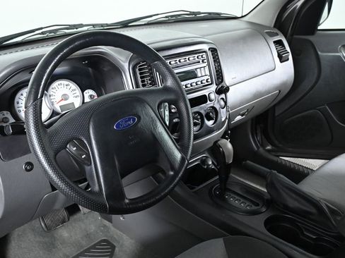 Used 2006 Ford Escape XLS image 9