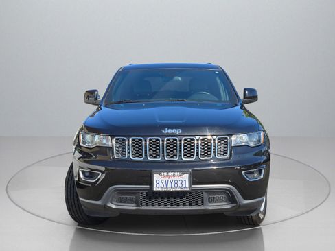 Used 2020 Jeep Grand Cherokee Laredo image 2