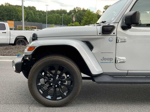Used 2023 Jeep Wrangler Unlimited Sahara w/ Cold Weather Group AWD/4WD image 12