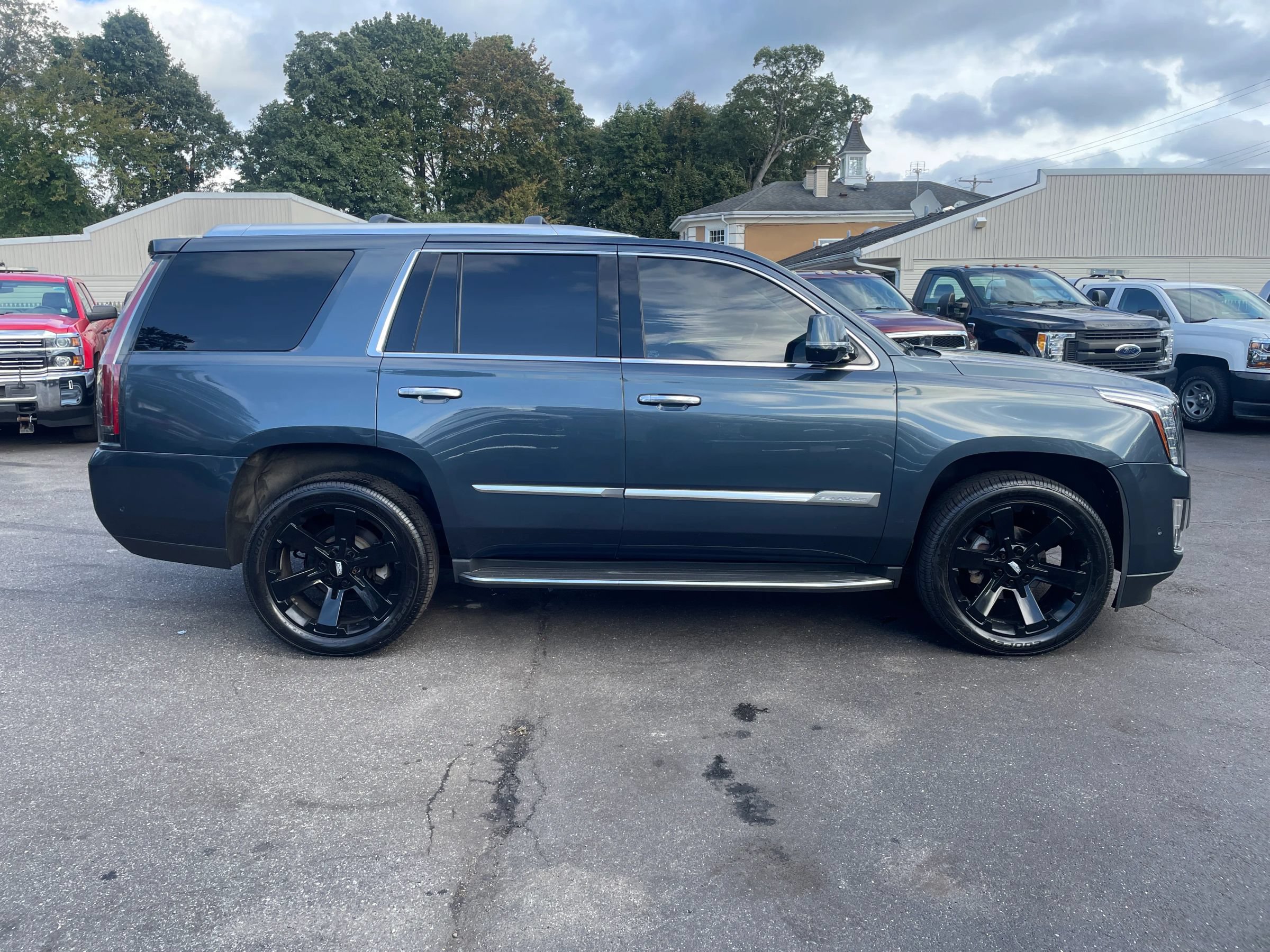 Used 2019 Cadillac Escalade Luxury AWD/4WD image 5