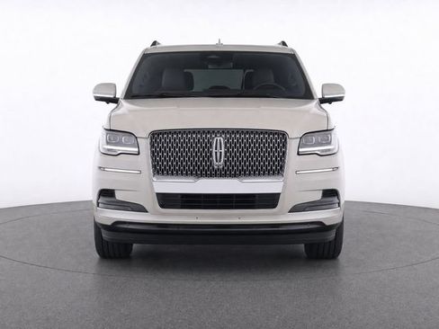 Used 2024 Lincoln Navigator Reserve AWD/4WD image 4