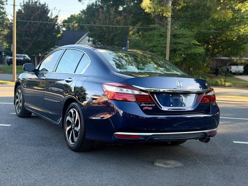 Used 2017 Honda Accord EX image 4