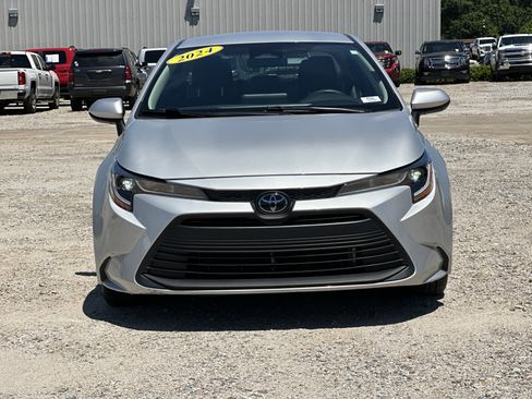 Used 2024 Toyota Corolla LE FWD image 2