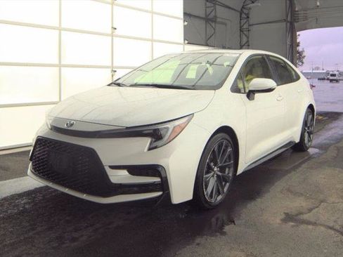 Certified 2024 Toyota Corolla SE w/ SE Package image 1
