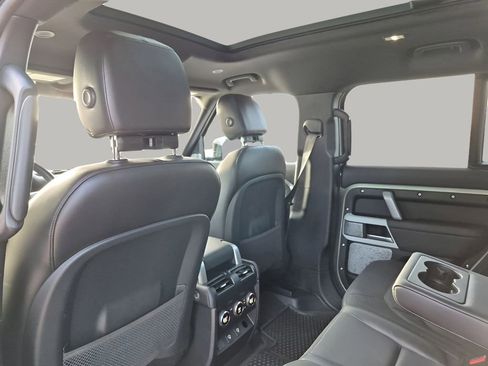Used 2024 Land Rover Defender 130 X-Dynamic SE image 18