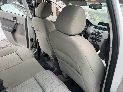 Used 2010 Ford Focus SE image 27
