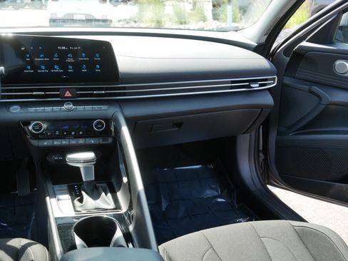 Used 2023 Hyundai Elantra SEL w/ Convenience Package FWD image 22