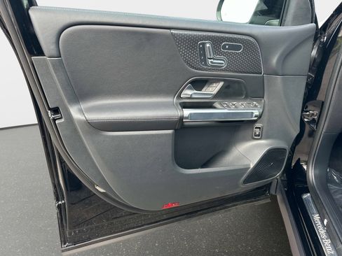 Used 2025 Mercedes-Benz GLB 250 image 17