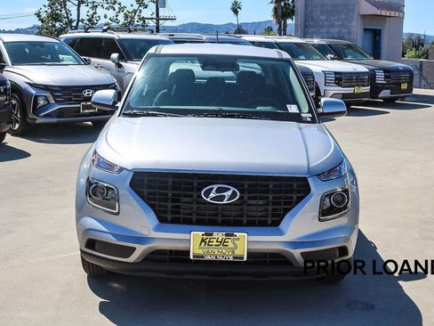 Certified 2026 Hyundai Venue SE FWD image 2