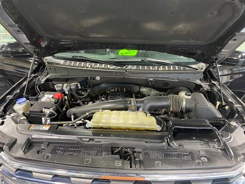 Used 2021 Ford Expedition XLT image 2