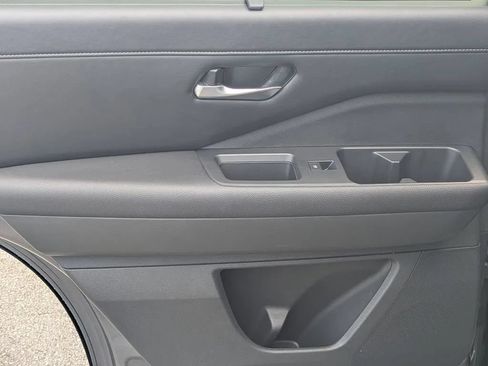 Certified 2025 Nissan Pathfinder SL FWD image 19