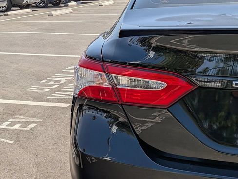 Used 2020 Toyota Camry SE FWD image 27