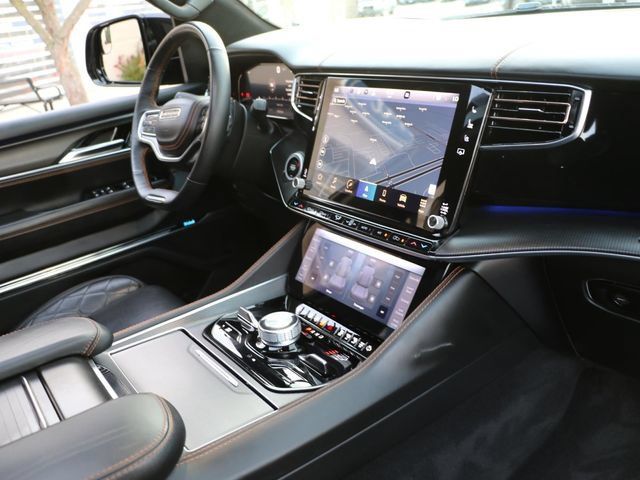 Used 2023 Jeep Grand Wagoneer Series III w/ Rear Seat Video Group 1 AWD/4WD image 13