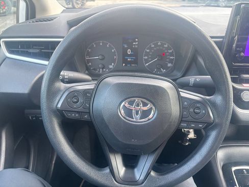 Used 2025 Toyota Corolla LE FWD image 33