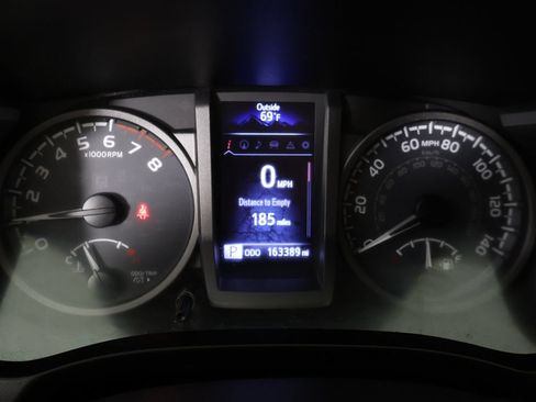 Used 2016 Toyota Tacoma TRD Off-Road w/ Towing Package AWD/4WD image 36