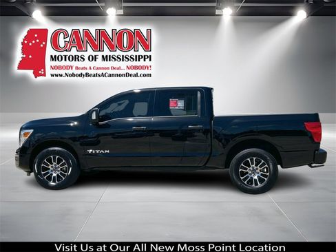 Used 2024 Nissan Titan SV w/ SV Convenience Package image 2