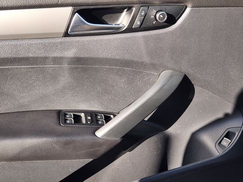 Used 2013 Volkswagen Passat 2.5 S image 24