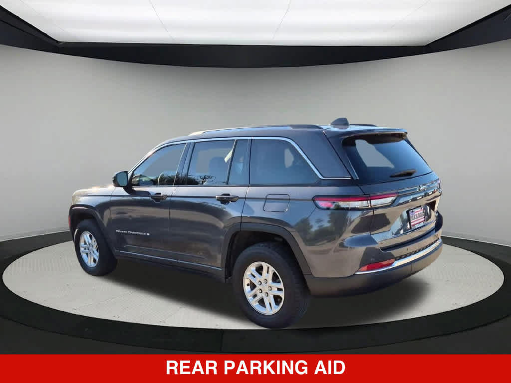 Used 2023 Jeep Grand Cherokee Laredo RWD image 5