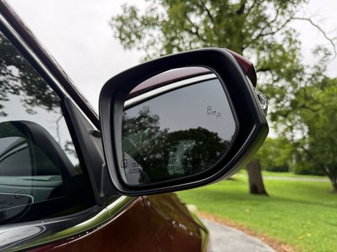 Used 2017 Toyota Highlander Limited AWD/4WD image 50