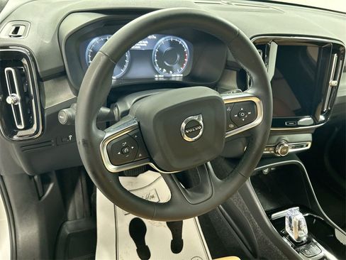Used 2022 Volvo XC40 T5 Inscription w/ Advanced Package image 4