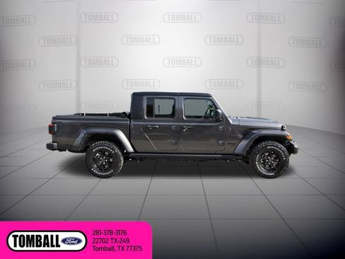 Used 2024 Jeep Gladiator Overland AWD/4WD image 9