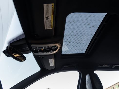 Certified 2018 Porsche Cayenne image 23