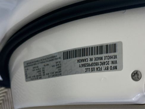 Used 2023 Chrysler Pacifica Touring-L FWD image 12