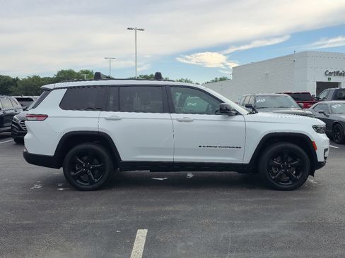 Used 2023 Jeep Grand Cherokee L Laredo AWD/4WD image 7