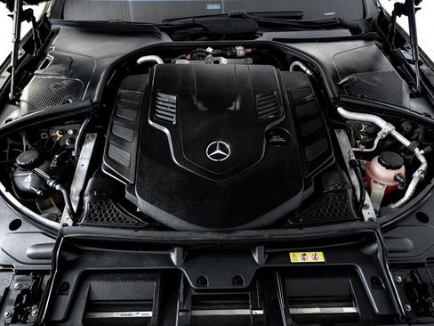 Used 2022 Mercedes-Benz S 580 4MATIC Sedan w/ AMG Line Package image 48