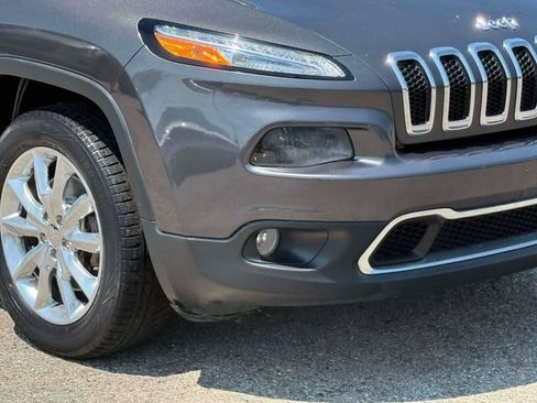 Used 2017 Jeep Cherokee Limited w/ Luxury Group AWD/4WD image 10