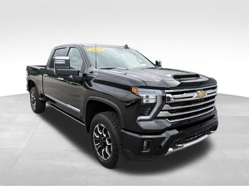 Used 2024 Chevrolet Silverado 2500 High Country w/ Technology Package AWD/4WD image 8