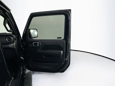 Used 2021 Jeep Wrangler Sahara image 32