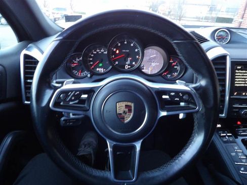 Used 2016 Porsche Cayenne image 33