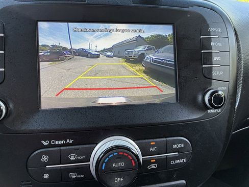 Used 2019 Kia Soul + FWD image 11