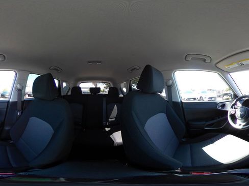 Used 2025 Kia Soul LX w/ LX Technology Package FWD image 42