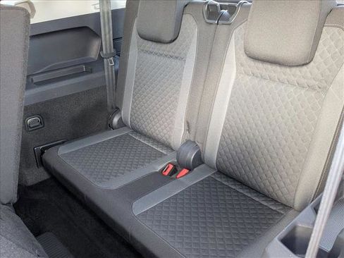 Used 2018 Volkswagen Tiguan S image 19