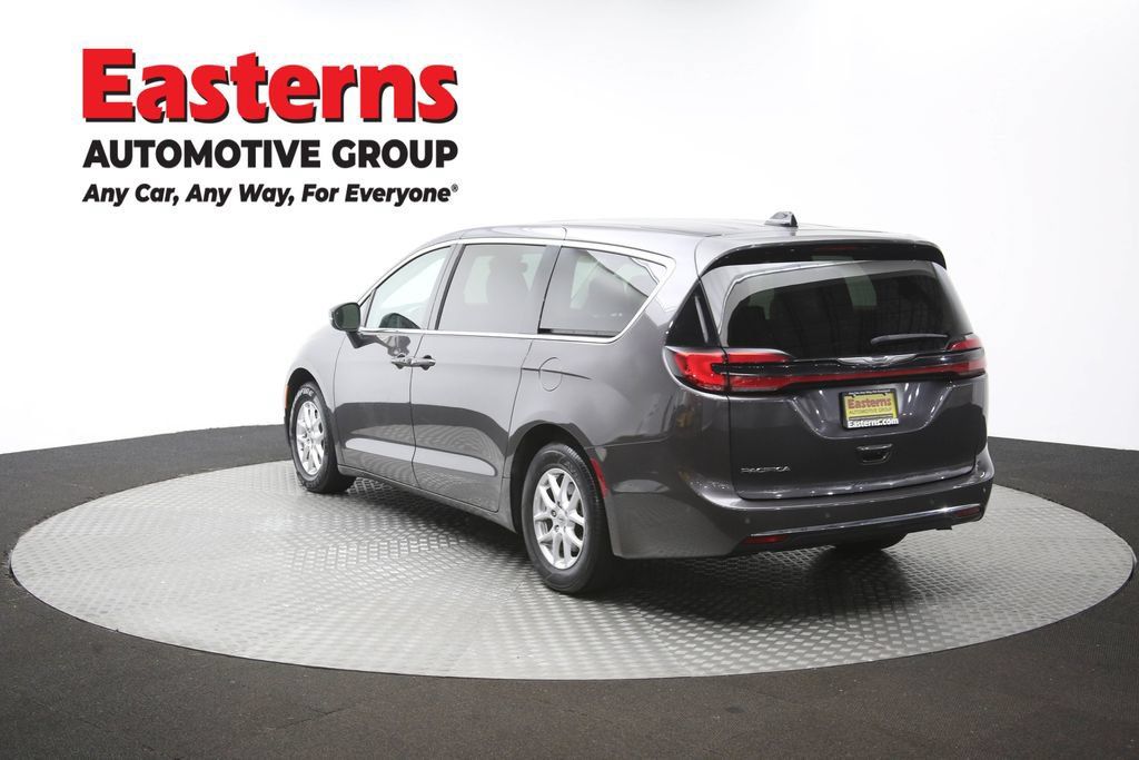 Used 2023 Chrysler Pacifica Touring-L FWD image 68