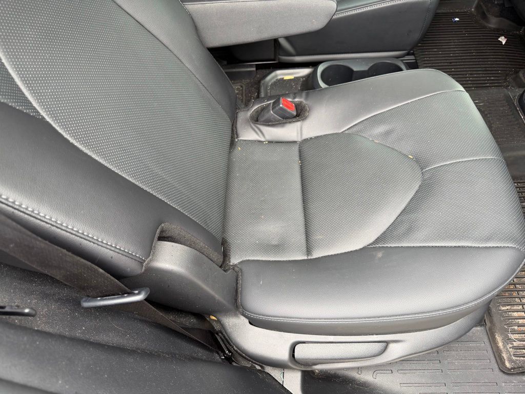 Used 2024 Toyota Highlander Limited FWD image 18