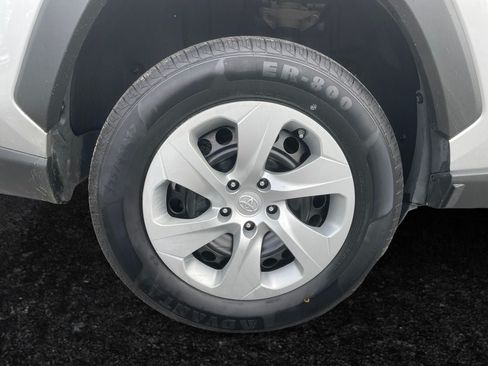 Used 2022 Toyota RAV4 LE AWD/4WD image 16